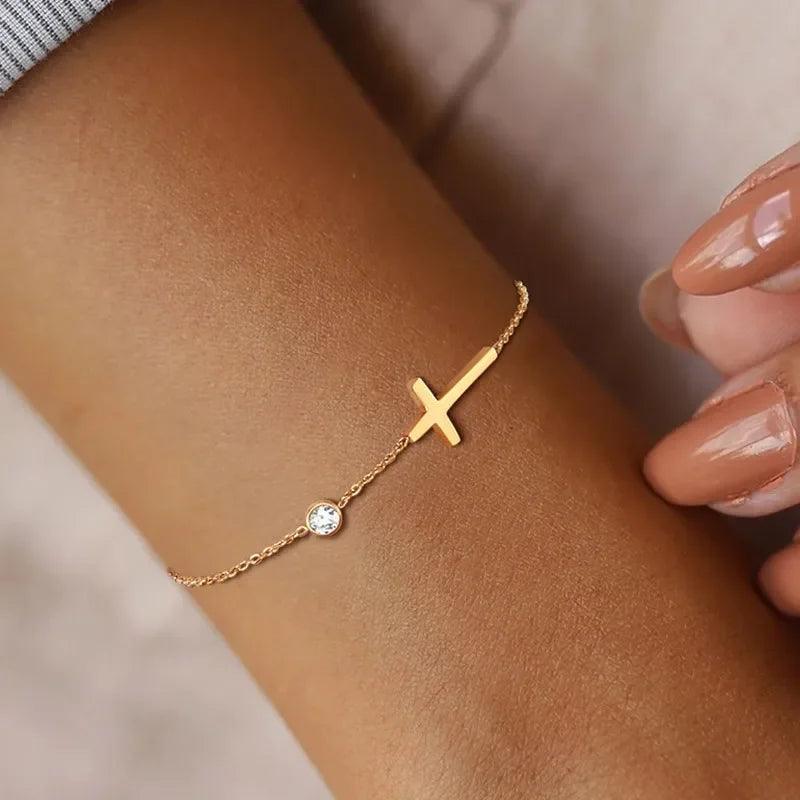 Pulseira Feminina Cruz e Ponto de Luz: Elegância e Simbolismo para seu Look - ORIENTE PRIME